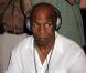 Mike Tyson signe des autographes à Las Vegas, le 16 octobre 2010