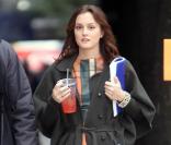 Leighton Meester dans une robe tartan orange de chez Barneys New York...  