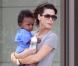 Sandra Bullock et son fils Louis font du shopping à Austin accompagnés par un bodyguard le 21 octobre 2010