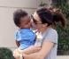 Sandra Bullock et son fils Louis font du shopping à Austin accompagnés par un bodyguard le 21 octobre 2010