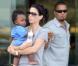 Sandra Bullock et son fils Louis font du shopping à Austin accompagnés par un bodyguard le 21 octobre 2010