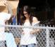 Sandra Bullock va prendre un café chez Starbucks avant d'aller chercher queluques carton dans un local à Austin le 25 octobre 2010