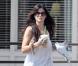Sandra Bullock va prendre un café chez Starbucks avant d'aller chercher queluques carton dans un local à Austin le 25 octobre 2010