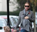Stella McCartney très enceinte, accompagne sa fille Bailey à l'école, le 2 novembre 2010