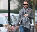 Stella McCartney très enceinte, accompagne sa fille Bailey à l\'école, à Londres, le 2 novembre 2010