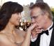 En couple depuis 2007 avec Sophie Marceau, Christophe Lambert ne tarit pas d'éloges au sujet de l'actrice. Tous les deux vivent une histoire " juste, simple, vraie ".