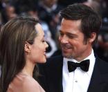 Face aux nombreuses rumeurs de rupture, Brad Pitt affirme son amour à Angelina Jolie :<em>Je suis amoureux et j\'ai la plus belle des familles... Que demander de plus ? Je suis l\'homme le plus heureux de la terre</em>.