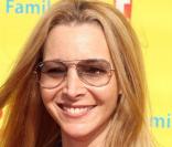Lisa Kudrow lors de la journée de la famille au Salon de l'art et de la création à  Santa Monica en soutien à Express Yourself 2010 pour améliorer la vie  des enfants par l'éducation artistique le 7 novembre 2010