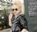 Lady Gaga surprise à la sortie d'un pub à Londres le 21 octobre 2010