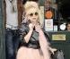 Lady Gaga surprise à la sortie d'un pub à Londres le 21 octobre 2010