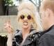 Lady Gaga surprise à la sortie d'un pub à Londres le 21 octobre 2010