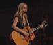 Gwyneth Paltrow faisait ses grands débuts de chanteuse lors de la cérémonie des CMA Awards, à Nashville, le 10 novembre 2010. Elle y a interprété  Country strong , single titre de son prochain film.