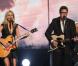Gwyneth Paltrow faisait ses grands débuts de chanteuse lors de la cérémonie des CMA Awards, à Nashville, le 10 novembre 2010. Elle y a interprété  Country strong , single titre de son prochain film.