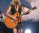 Gwyneth Paltrow faisait ses grands débuts de chanteuse lors de la cérémonie des CMA Awards, à Nashville, le 10 novembre 2010. Elle y a interprété  Country strong , single titre de son prochain film.