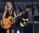Gwyneth Paltrow faisait ses grands débuts de chanteuse lors de la cérémonie des CMA Awards, à Nashville, le 10 novembre 2010. Elle y a interprété  Country strong , single titre de son prochain film.