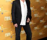 Les CMA Awards, le 10 novembre 2010 à Nashville, ont attiré de nombreuses stars au sommet de leur art : parmi elles, Billy Ray Cyrus. 