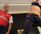 Bernard Laporte se remet au sport avec une charmante coach à l\'occasion de Le Fit\'Club fan2sport - On se met au sport !<br />