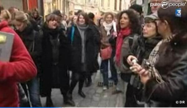 Capture d'écran de la vidéo France 3 sur l'incident à Caen pendant le tournage d'un clip pour Miss France 2011