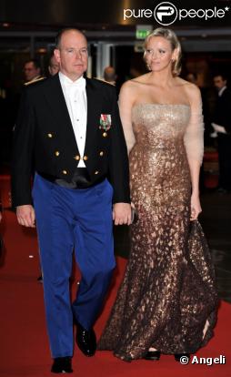 Charlene Wittstock et le prince Albert au dîner de gala organisé dans le cadre de la Fête nationale monégasque. 19/11/2010