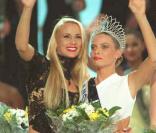 Elodie Gossuin et Sylvie Tellier, lors de l'élection du 9 décembre 2001.