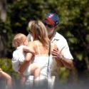 PHOTOS : la nouvelle vie de Charlie Sheen avec sa compagne et les filles de Denise Richards