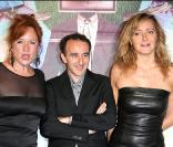 Elie Semoun entouré de Julie Ferrier et Eva Darlan lors du Festival de la fiction TV de la Rochelle en septembre 2010