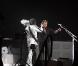 Johnny Hallyday était l'invité surprise du concert de M à Montpellier, le 3 décembre 2010. Les deux artistes, qui ont collaboré sur le prochain album du rockeur, ont partagé  Tanagra , chanson extraite de  Mister Mystère .