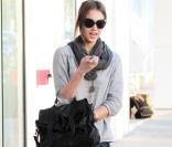 Jessica Alba dans les rues de Los Angeles le 8/12/10