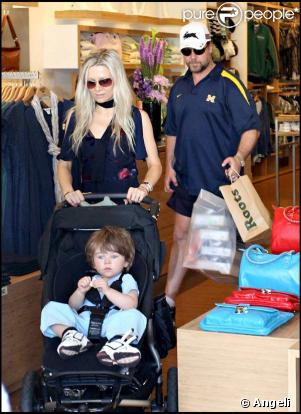 Russell Crowe fait son shopping en famille