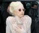 Lady GaGa, enfin arrivée à Paris, déjeune au restaurant Chez André. 20/12/2010