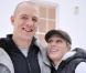 Zara Phillips et son fiancé Mike Tindall prennent ka pose dans leur domicile du Gloucestershire après avoir annoncé leur futur mariage le 21 décembre 2010