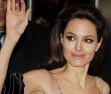 Angelina Jolie prêtera sa voix à Tigresse dans la suite des aventures de  Kung-Fu Panda , en salles le 11 juin 2011.