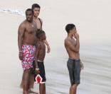 P. Diddy s'éclate sur une plage de Saint Barthélémy en famille avec quelques amis avant de célébrer la nouvelle année en fin décembre 2010