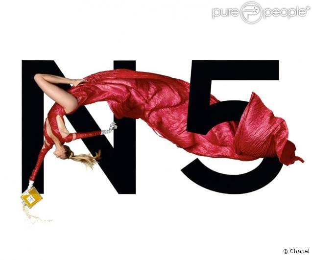Chanel N°5 avec Estella Warren. 1999