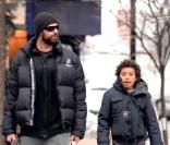 Hugh Jackman et son fils Oscar à New York, le 4 janvier 2011.