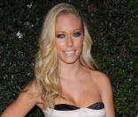 Kendra Wilkinson  à la cérémonie anniversaire de Cover Girl à Los Angeles, le 5 janvier 2011.