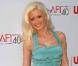 La bombe Holly Madison, ex-girlfriend de Hugh Hefner, s'est clashée avec la nouvelle fiancée du boss de  Playboy , Crystal Harris...