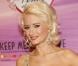 La bombe Holly Madison, ex-girlfriend de Hugh Hefner, s'est clashée avec la nouvelle fiancée du boss de  Playboy , Crystal Harris...