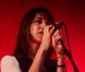 Charlotte Gainsbourg, ici se produisant sur la scène de Henham Park (Angleterre) le 18 juillet 2010, sortira prochainement un album live.