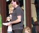 Tori Spelling, son mari Dean McDermott et leurs enfants Liam et Stella font du shopping à Los Angeles le 15 janvier 2011