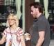 Tori Spelling, son mari Dean McDermott et leurs enfants Liam et Stella font du shopping à Los Angeles le 15 janvier 2011