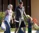 Tori Spelling, son mari Dean McDermott et leurs enfants Liam et Stella font du shopping à Los Angeles le 15 janvier 2011