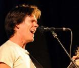 Kevin Bacon et son frère Michael sur scène en Allemane, à Schwerin, le 8 janiver 2011<br />