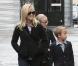 Reese Witherspoon va à la messe en famille (30 janvier 2011 à Los Angeles)