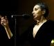 Luz Casal lors du concert en faveur de la lutte contre le cancer à Madrid le 4 février 2011