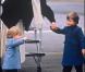 Le Prince William d'Angleterre et son frère Harry le 17 mars 1986 avec leur maman Lady Di 