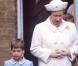 Le Prince William d'Angleterre avec sa grand-mère la Reine Elizabeth en janvier 1988 