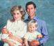 Le Prince William d'Angleterre avec ses parents pour la photo officielle de la naissance de son frère Harry, le 15 septembre 1984 