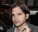 Ashton Kutcher se rend dans les studios de la BBC Radio 1 à Londres le 10 février 2011