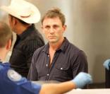Daniel Craig, aéroport de Los Angeles, le 12 février 2011